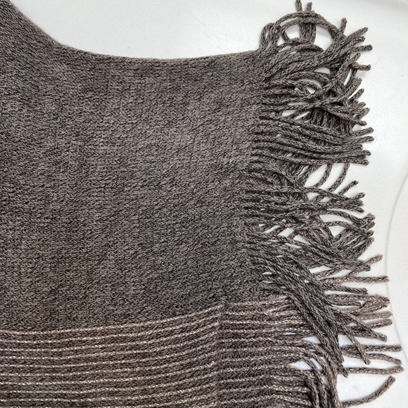 Crosstree Lane one size poncho sweater - Picture 3 of 7